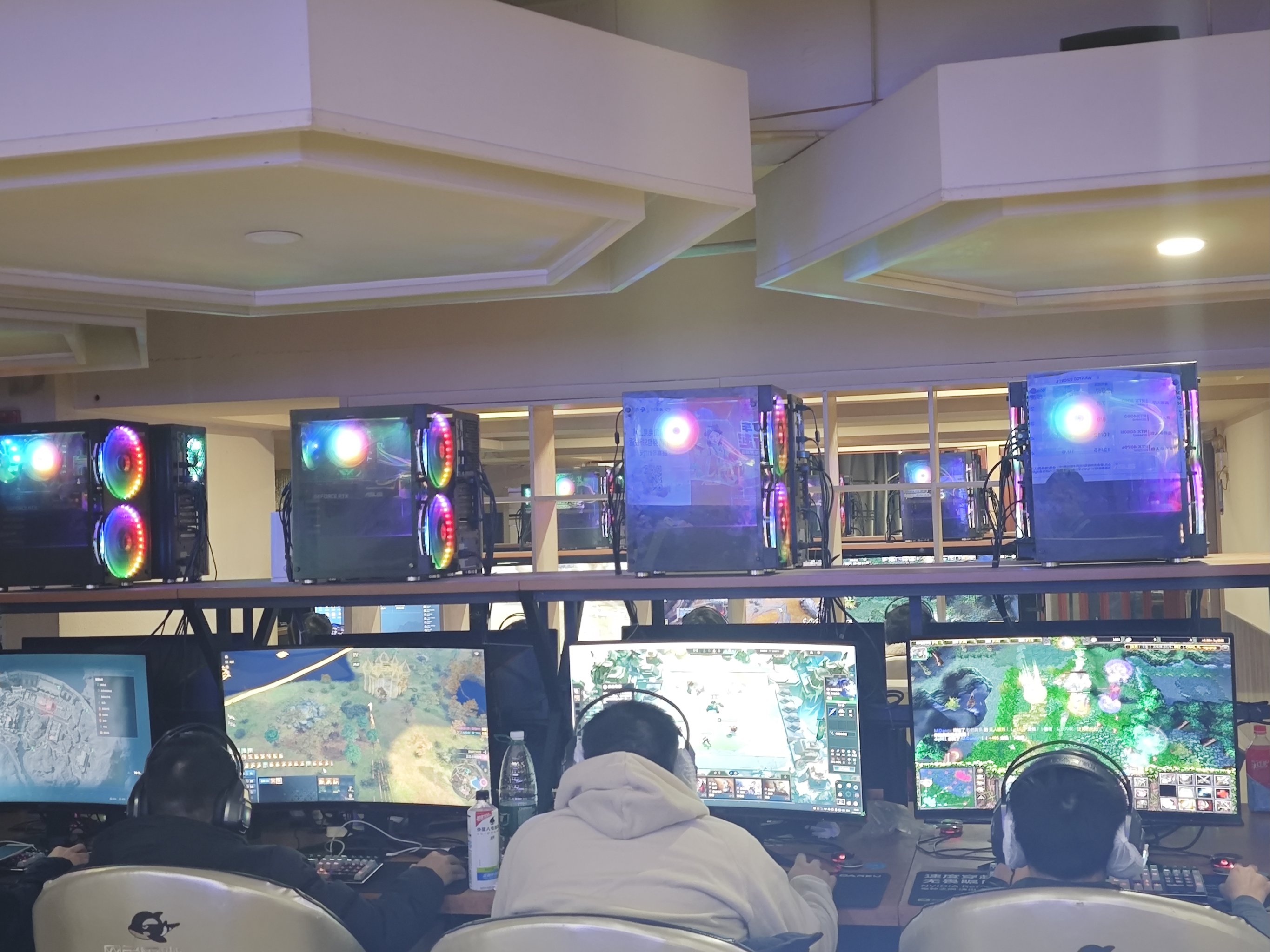 电竞选手村的生活：训练、休息与娱乐的简单介绍